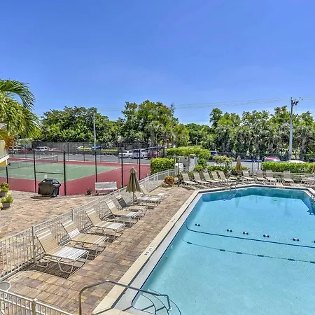 Marco Island Condo With Patio Steps To Beach Access